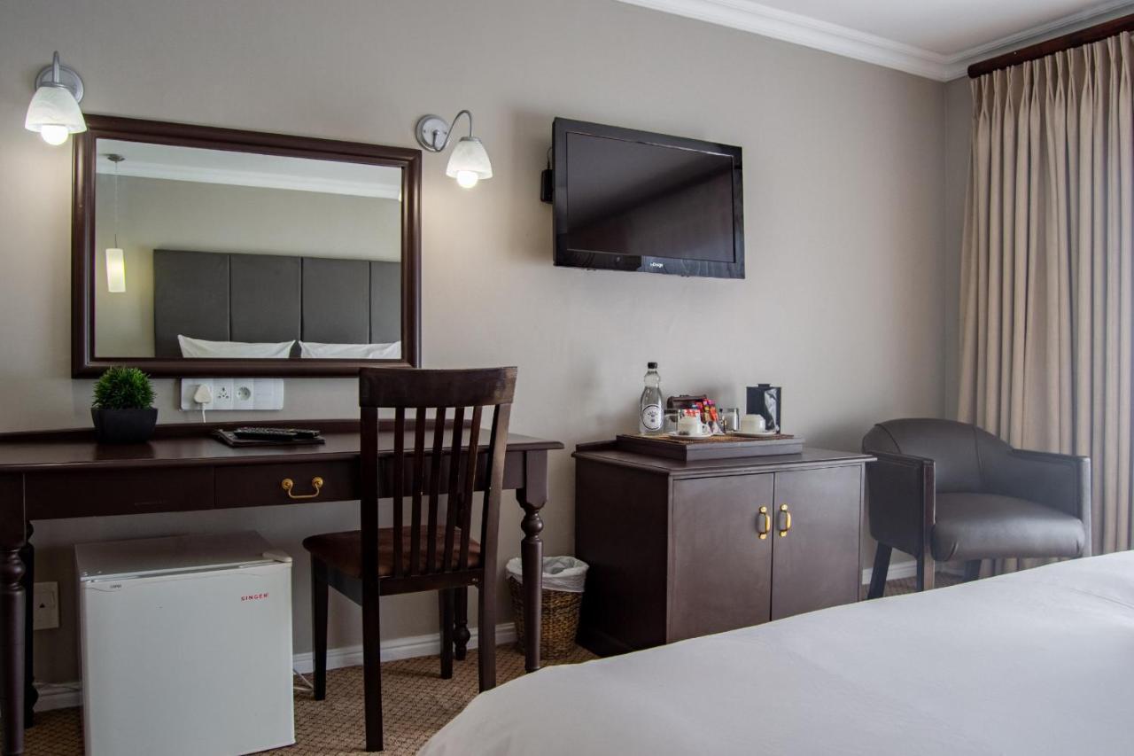 Ruslamere Hotel And Conference Centre Durbanville Buitenkant foto